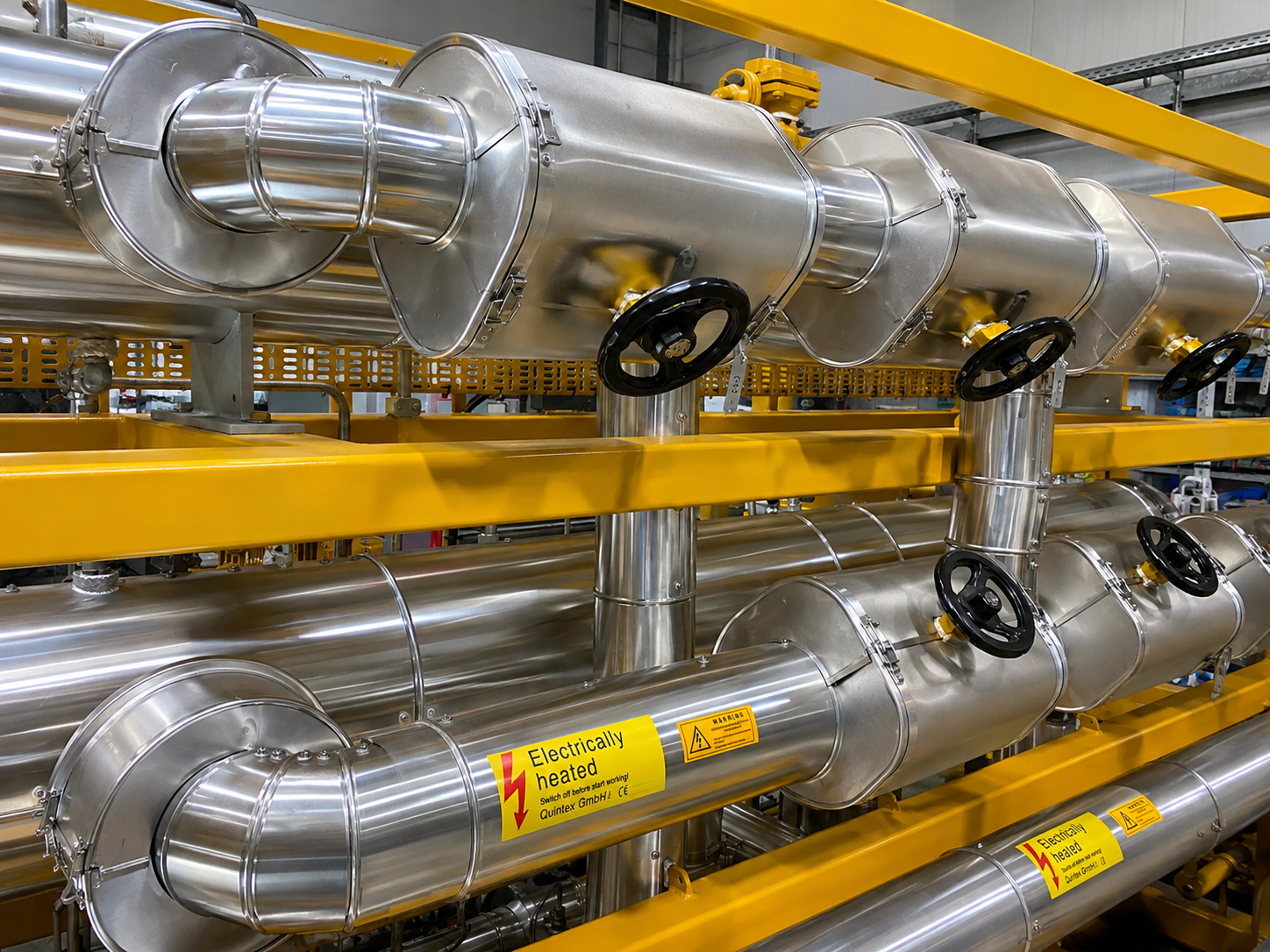 Precisely fitted pipe insulation with made-to-measure sheet metal parts.