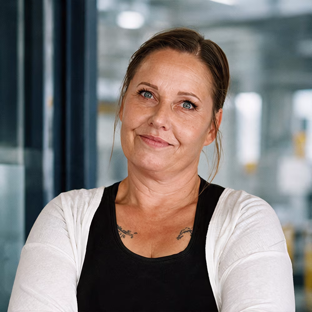 Porträt von Dina Kollas, technische und kaufmännische Mitarbeiterin bei IVS Isolierung