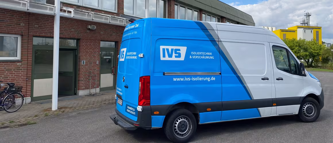 Mitarbeiter des IVS-Teams in der eigenen Werkstatt, Familienbetrieb für technische Isolierung in Malchin seit 1984