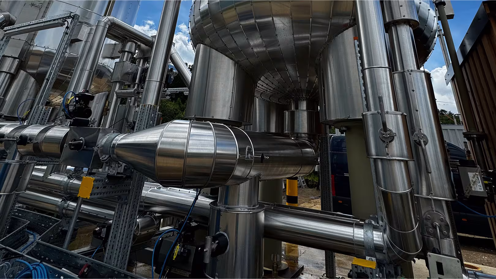 Pipe insulation with a PUR spray foam unit by IVS Mecklenburg-Western Pomerania