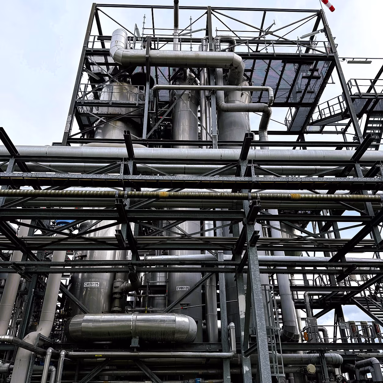 Technische Isolierung von Rohrleitungen in der chemischen Industrie