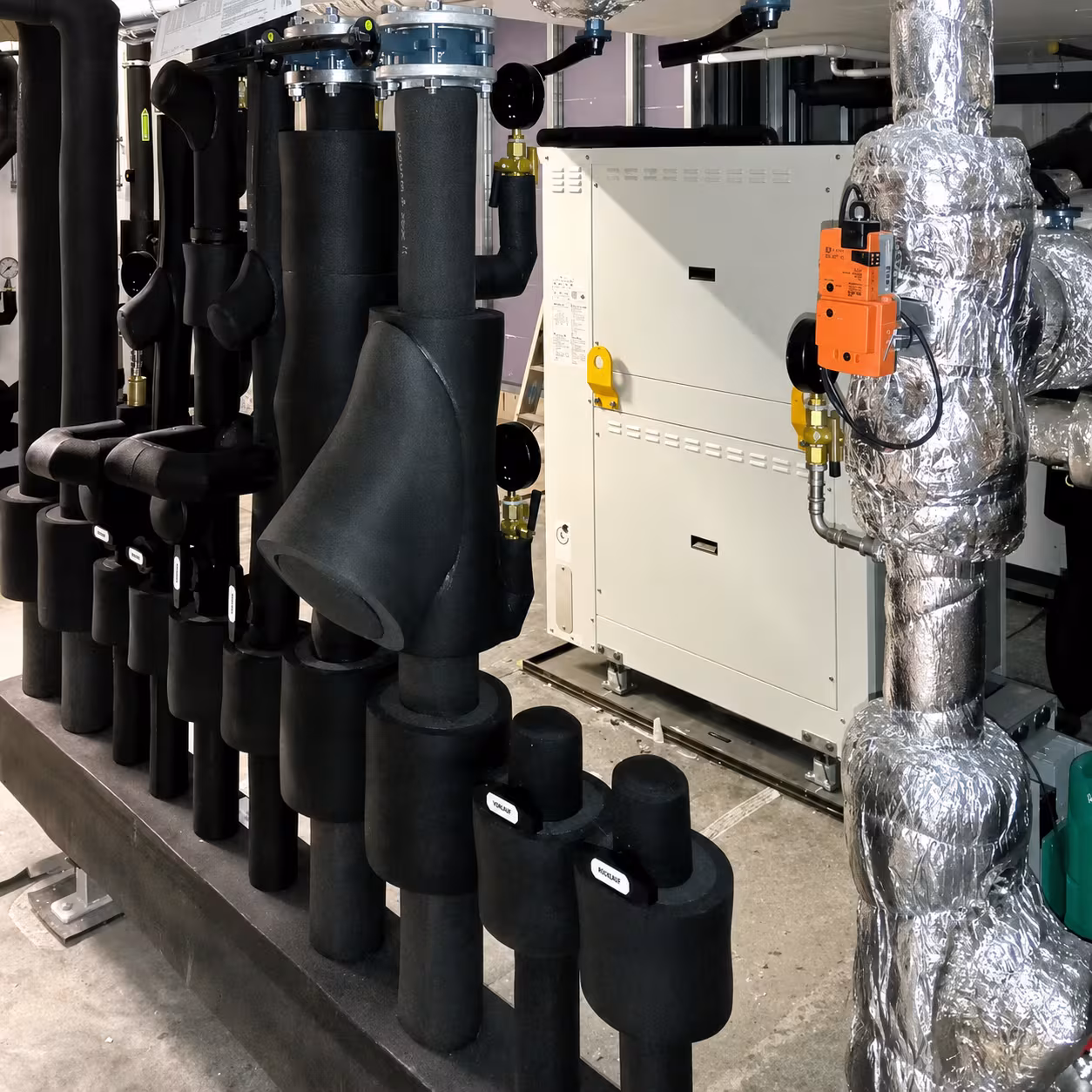 Insulated pipework and technical insulation materials in an industrial installation as an example of IVS work